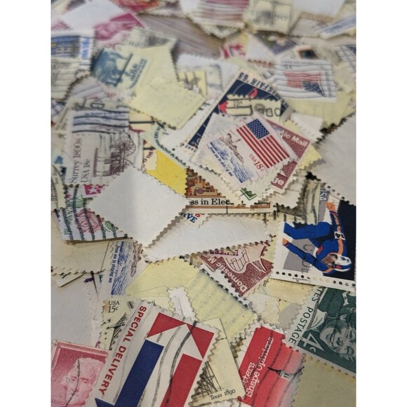 Stamp Collection Assorted USPS Postage 10, 5 Cents Various Vintage Stamps +200 - Picture 7 of 11